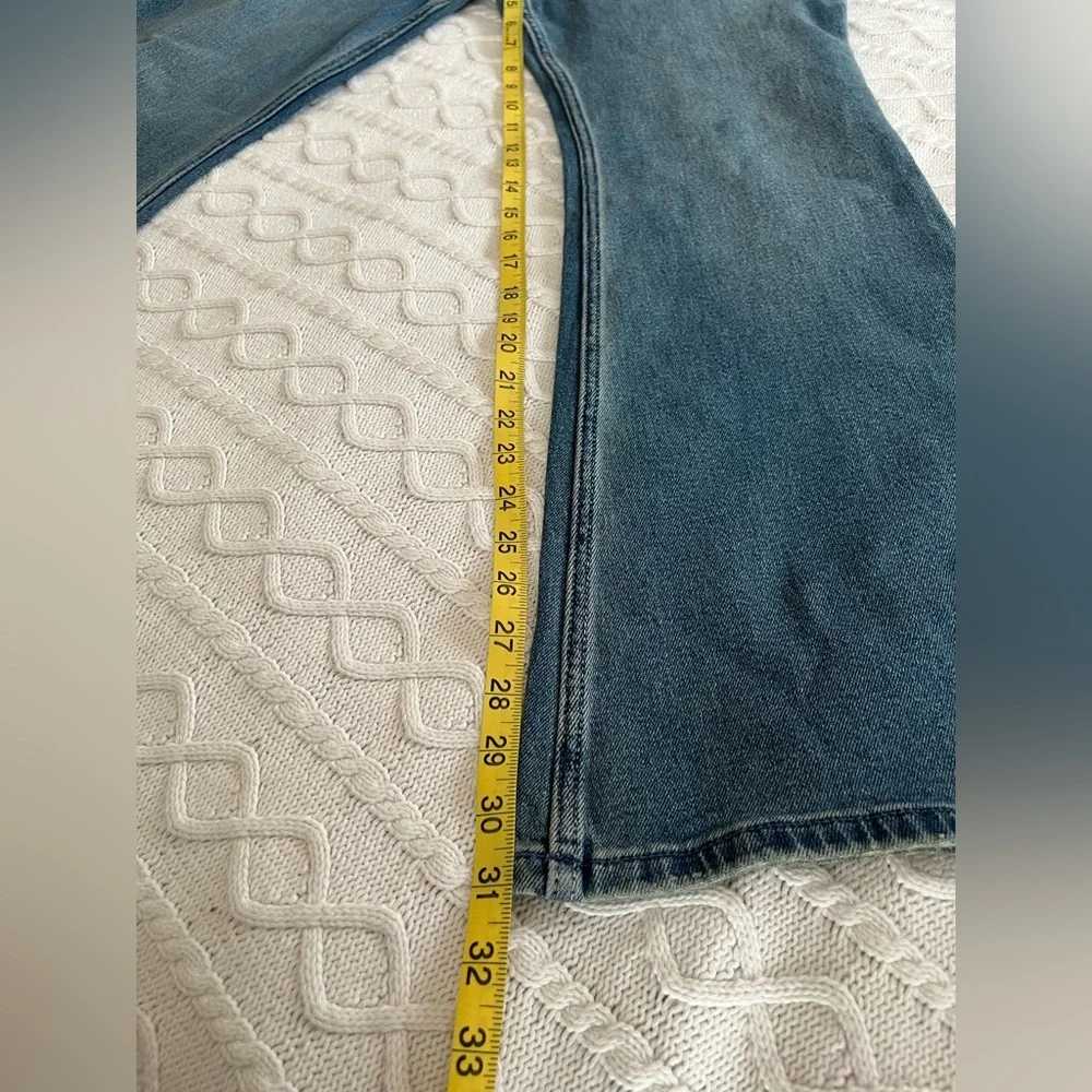 Hollister Curvy High-Rise WideFlare Light Wash Jeans Women’s Size 10 - Picture 11 of 14